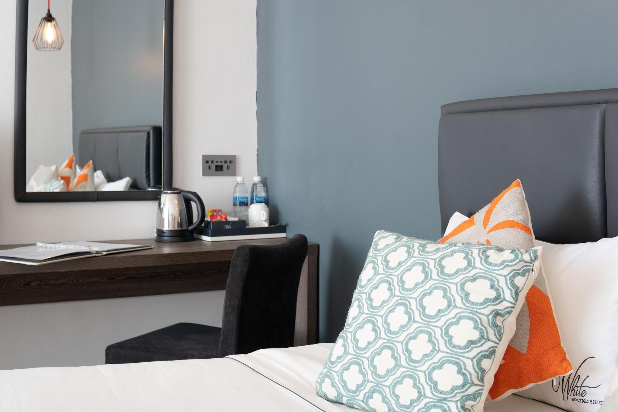 White Boutique Hotel And Residences Sihanoukville Ngoại thất bức ảnh