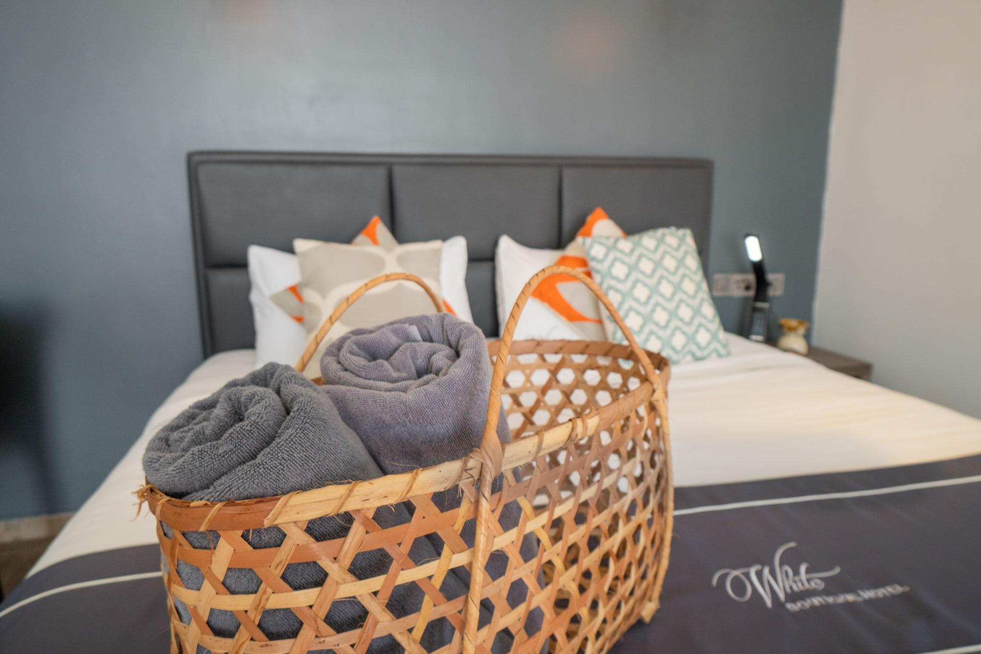 White Boutique Hotel And Residences Sihanoukville Ngoại thất bức ảnh