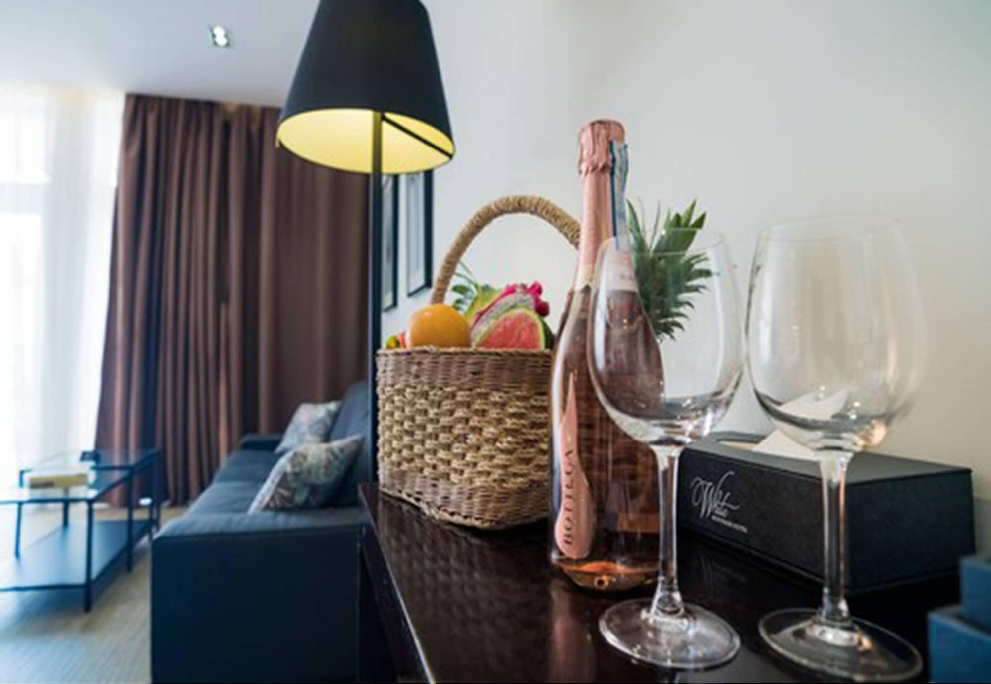 White Boutique Hotel And Residences Sihanoukville Ngoại thất bức ảnh