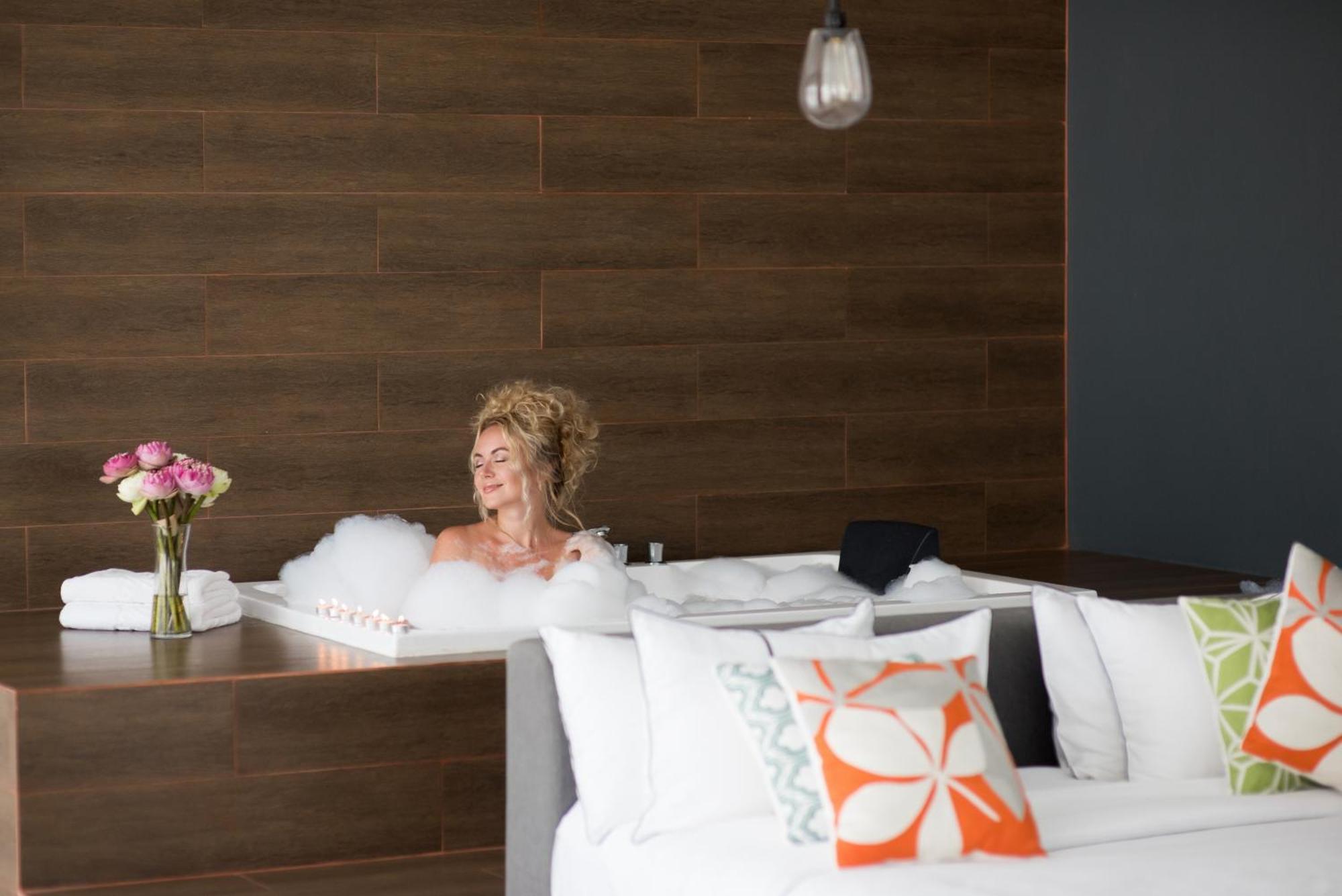 White Boutique Hotel And Residences Sihanoukville Ngoại thất bức ảnh