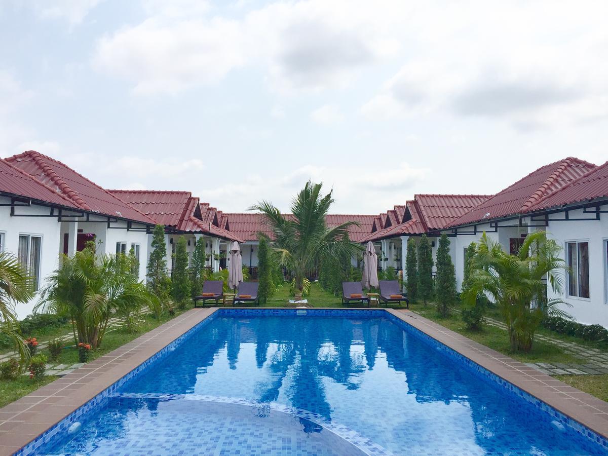 White Boutique Hotel And Residences Sihanoukville Ngoại thất bức ảnh