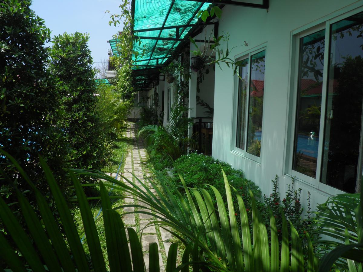 White Boutique Hotel And Residences Sihanoukville Ngoại thất bức ảnh