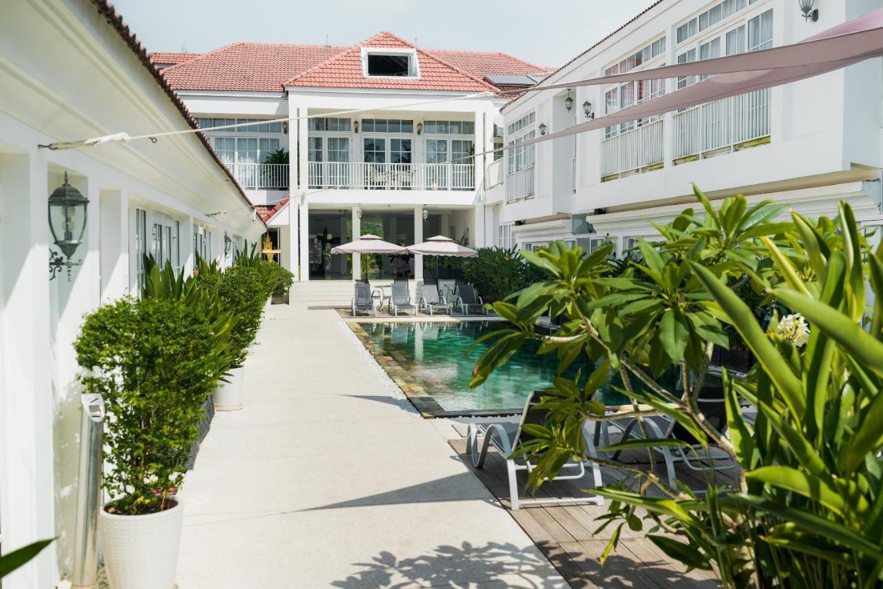 White Boutique Hotel And Residences Sihanoukville Ngoại thất bức ảnh