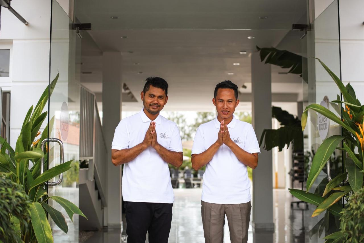 White Boutique Hotel And Residences Sihanoukville Ngoại thất bức ảnh