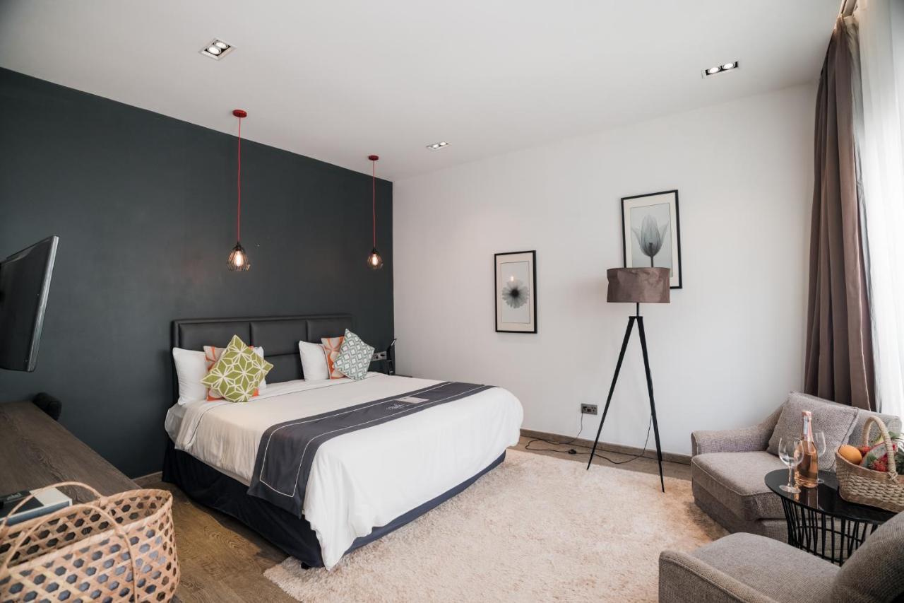 White Boutique Hotel And Residences Sihanoukville Phòng bức ảnh