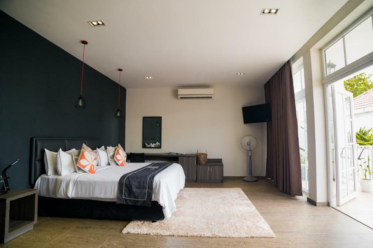 White Boutique Hotel And Residences Sihanoukville Phòng bức ảnh