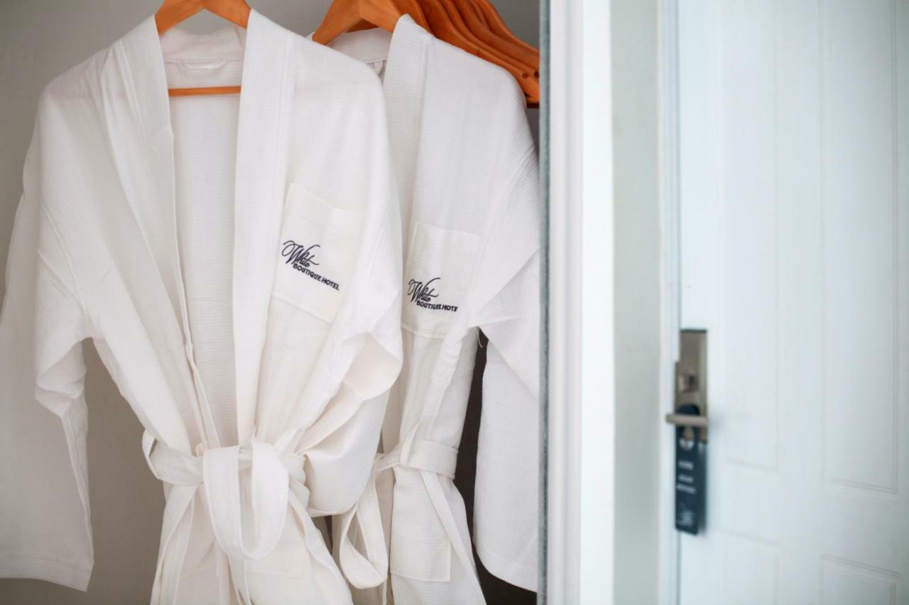 White Boutique Hotel And Residences Sihanoukville Ngoại thất bức ảnh