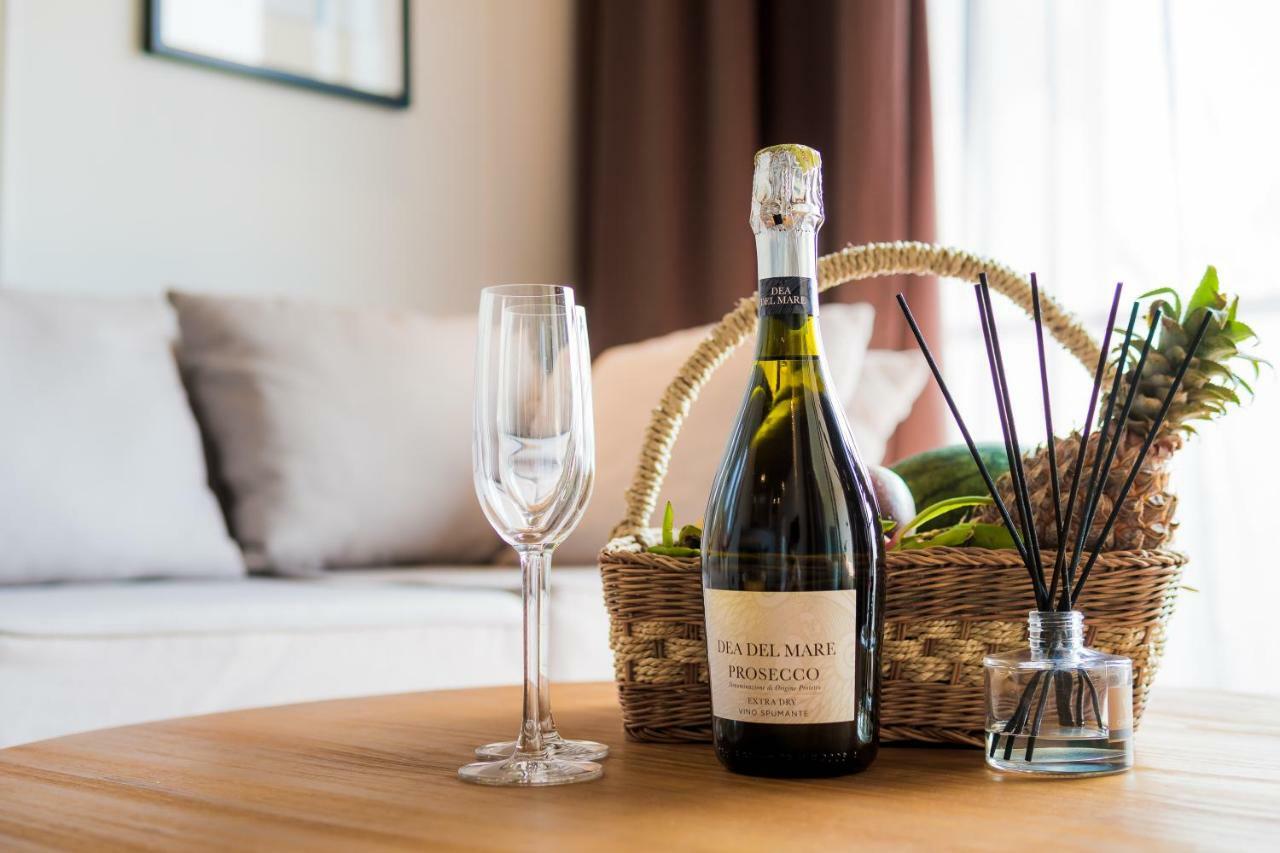 White Boutique Hotel And Residences Sihanoukville Ngoại thất bức ảnh